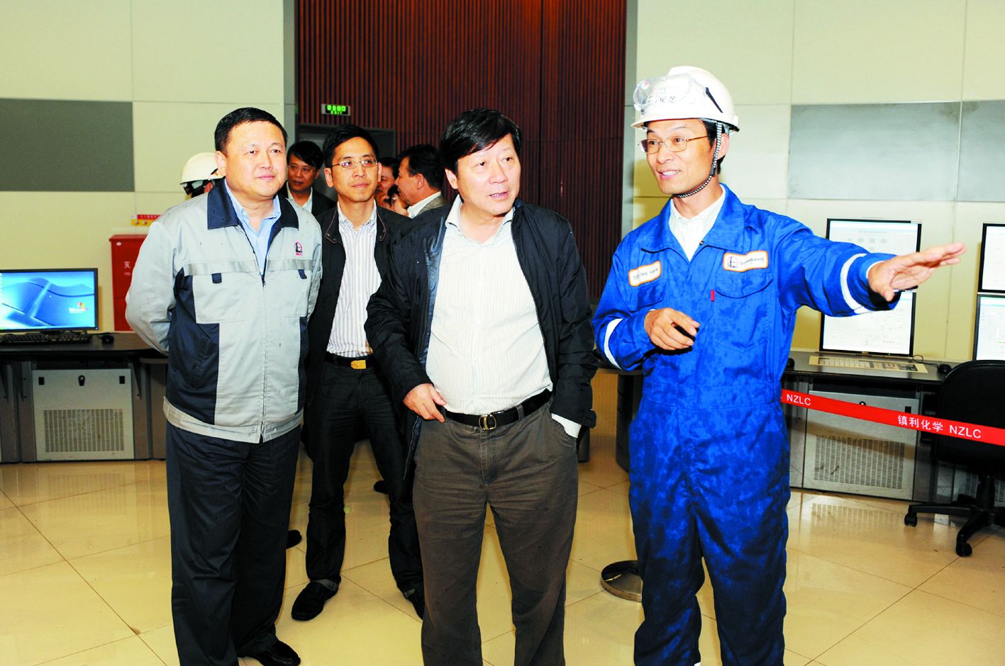 浙江省安监局副局长董国庆,宁波市安监局局长江国梁等参加了验收活动.